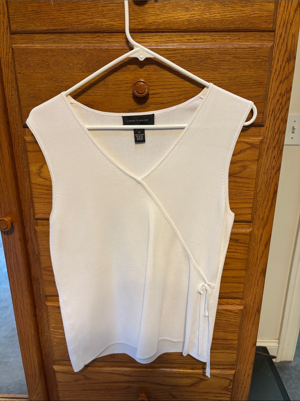 Cable & Gauge white  Sleeveless top